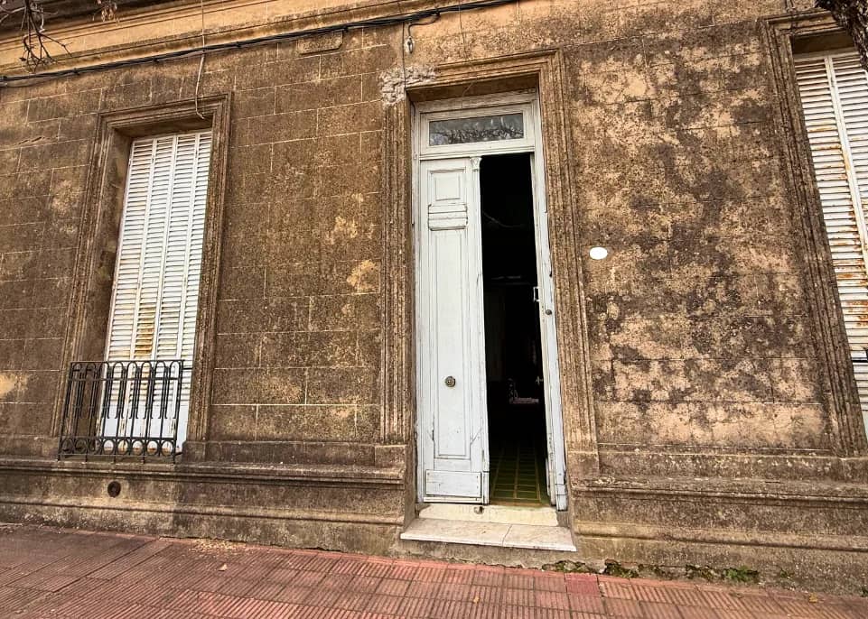 Casa para remodelar en terreno de 1.089 m², ideal para construir