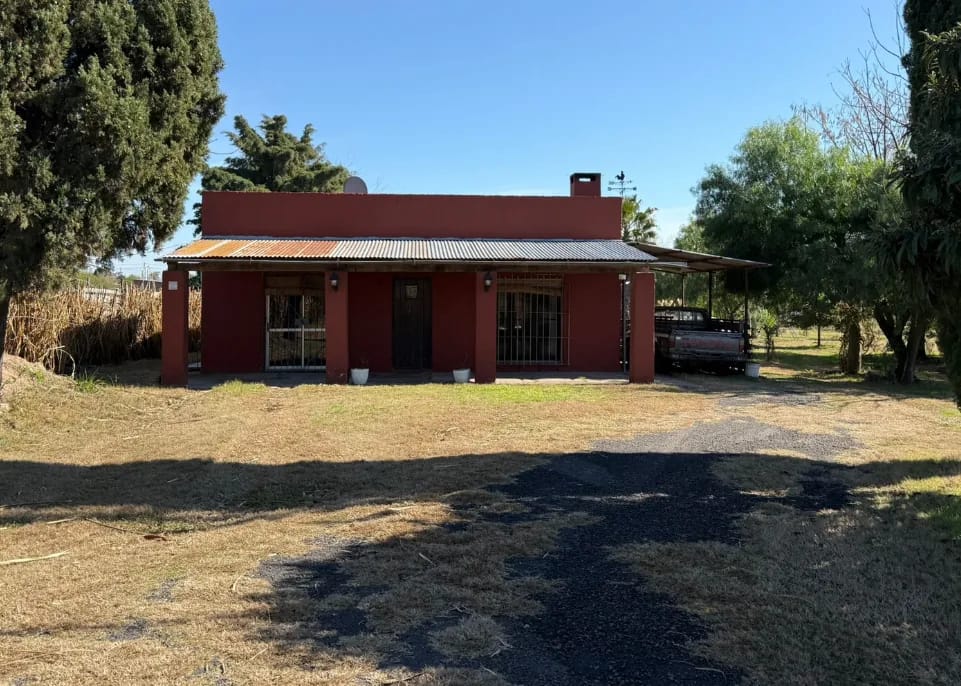 Casa amplia de 4 dormitorios con gran terreno en Bulevar Artigas — foto 1