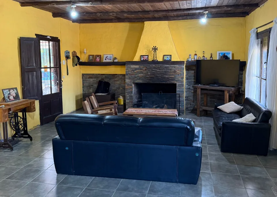 Casa amplia de 4 dormitorios con gran terreno en Bulevar Artigas — foto 2