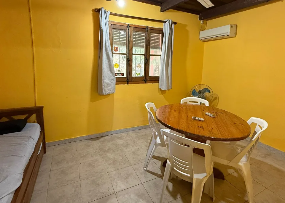Casa amplia de 4 dormitorios con gran terreno en Bulevar Artigas — foto 4
